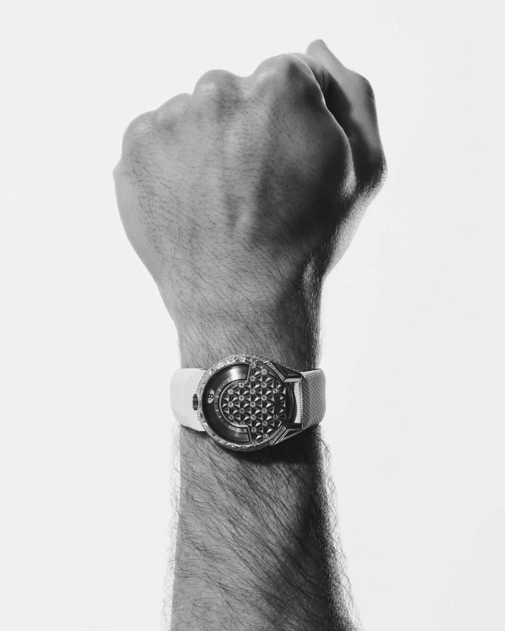 URWERK Debuts the New UR-101 Diamond Sky - 10