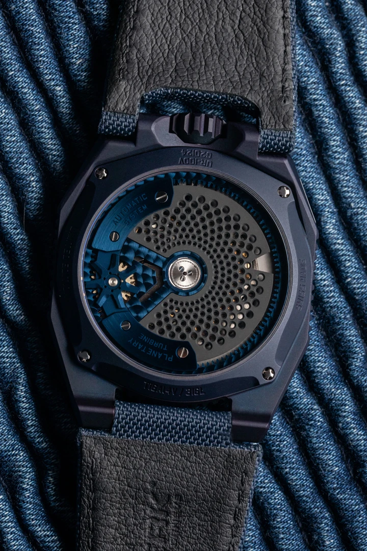 Urwerk UR-100V “Blue Planet”