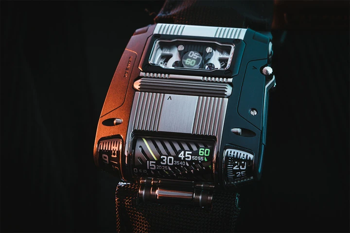 URWERK UR-111C Two-Tone (TT) black PVD and brushed steel