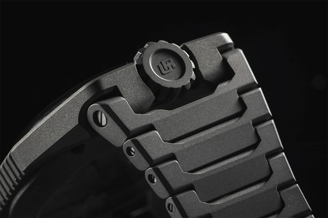 Urwerk’s UR-100V Full Titanium Jacket