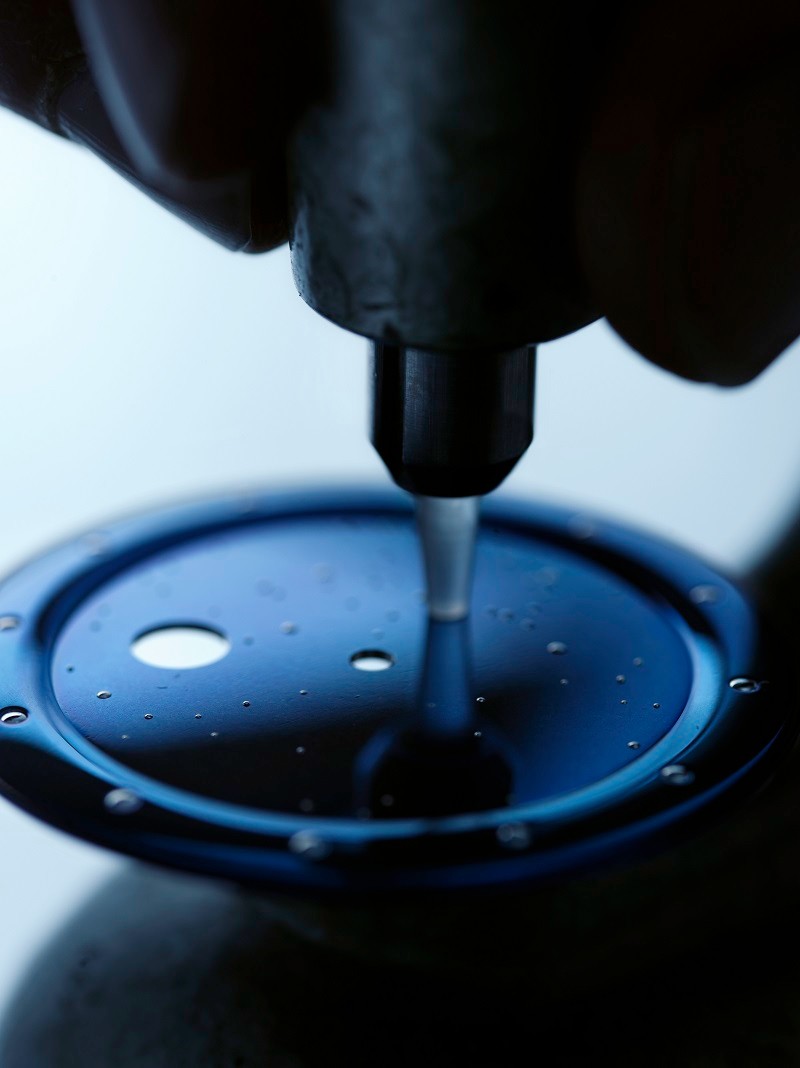 The heavenly vault has become a recurrent theme in creations by the Maison, and particularly in the DB25 collection.