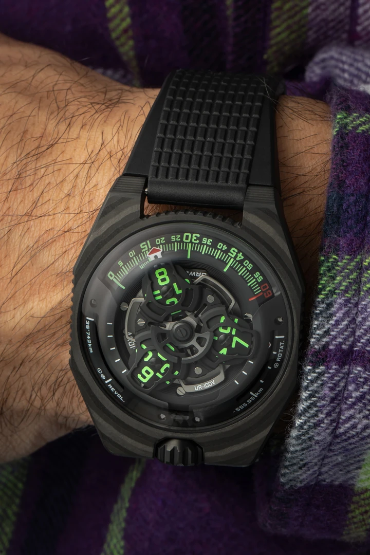 Urwerk Ur-100 v In Carbon