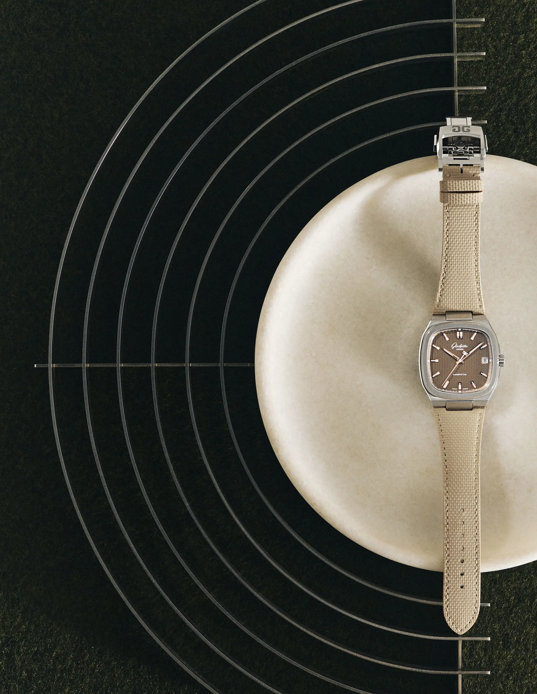 Glashütte Original presents a new line in the vintage collection that celebrates the magical charm of analogue: The 70s - 11