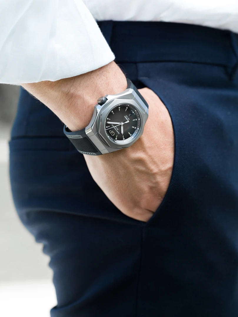 Girard-Perregaux Laureato Absolute Ti 230