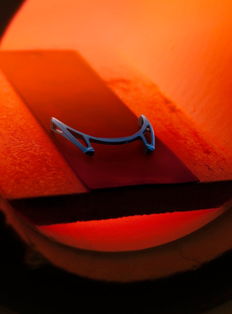 Carrying connotations of infinity and harmony, natural blue is a major field of research for De Bethune. 