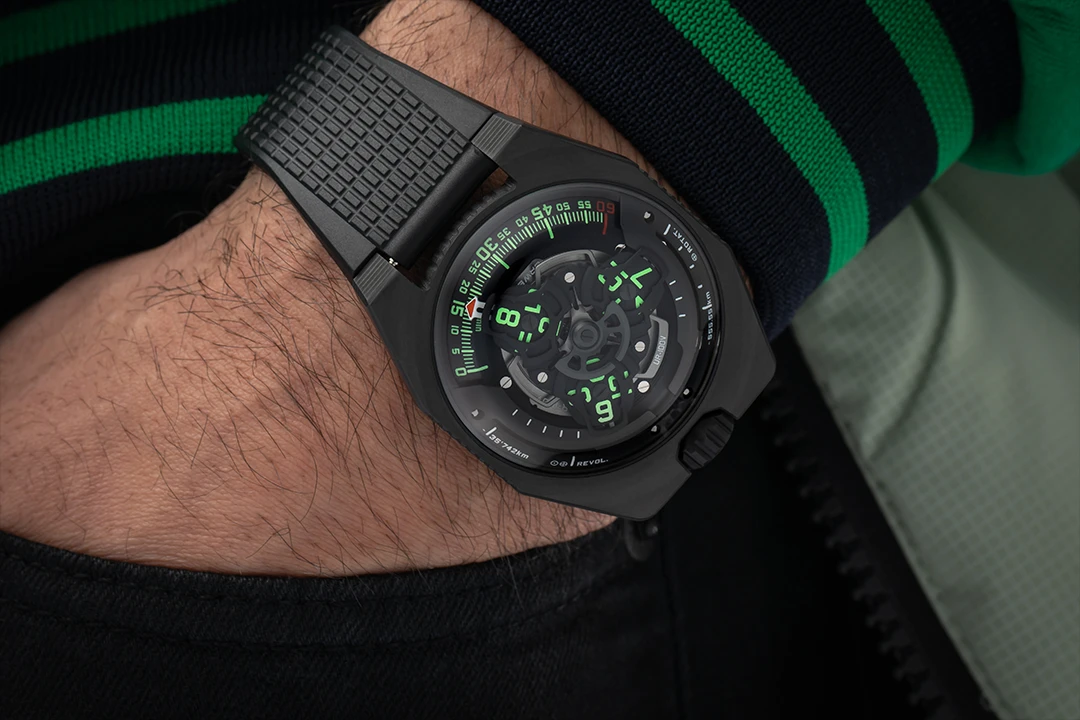 Urwerk Ur-100 v In Carbon
