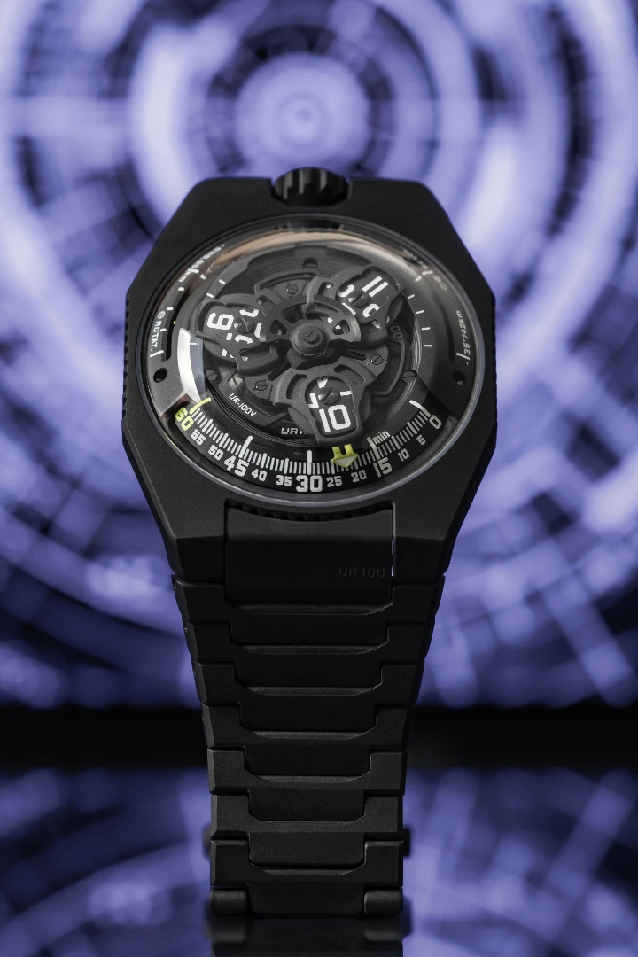 Urwerk Ur-100 v Full Black Titanium Jacket 