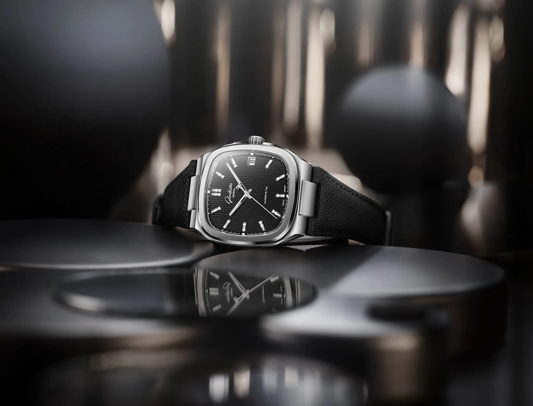 Glashütte Original presents a new line in the vintage collection that celebrates the magical charm of analogue: The 70s - 1