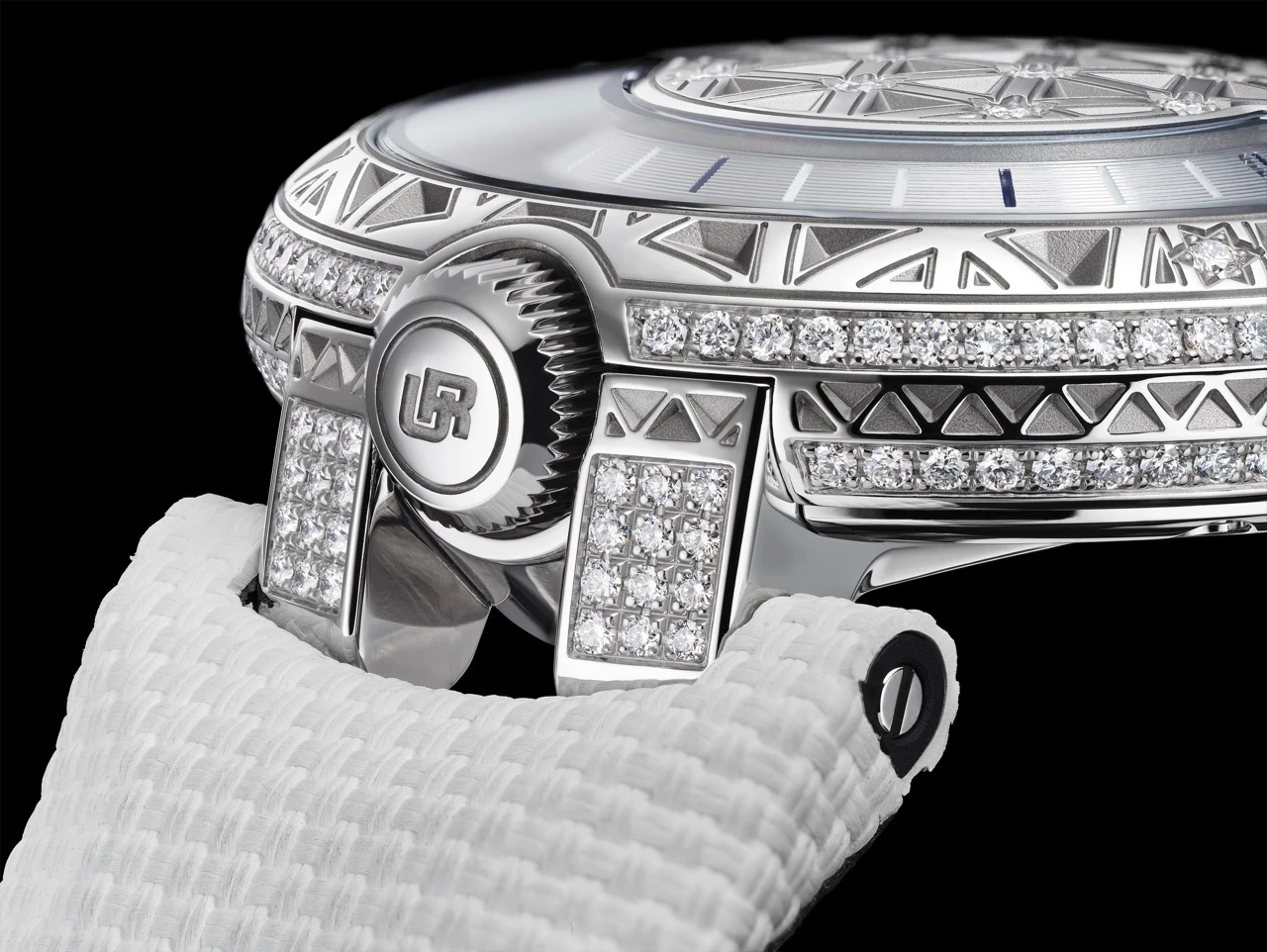 URWERK Debuts the New UR-101 Diamond Sky - 2