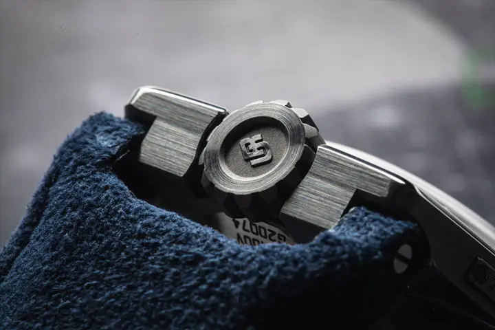 URWERK UR-100 Series