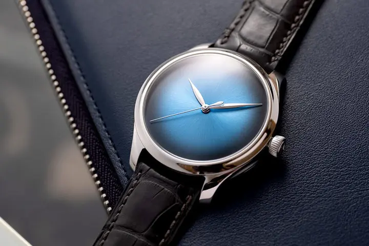H. Moser & Cie. Endeavour Centre Seconds Concept blue fumé dial
