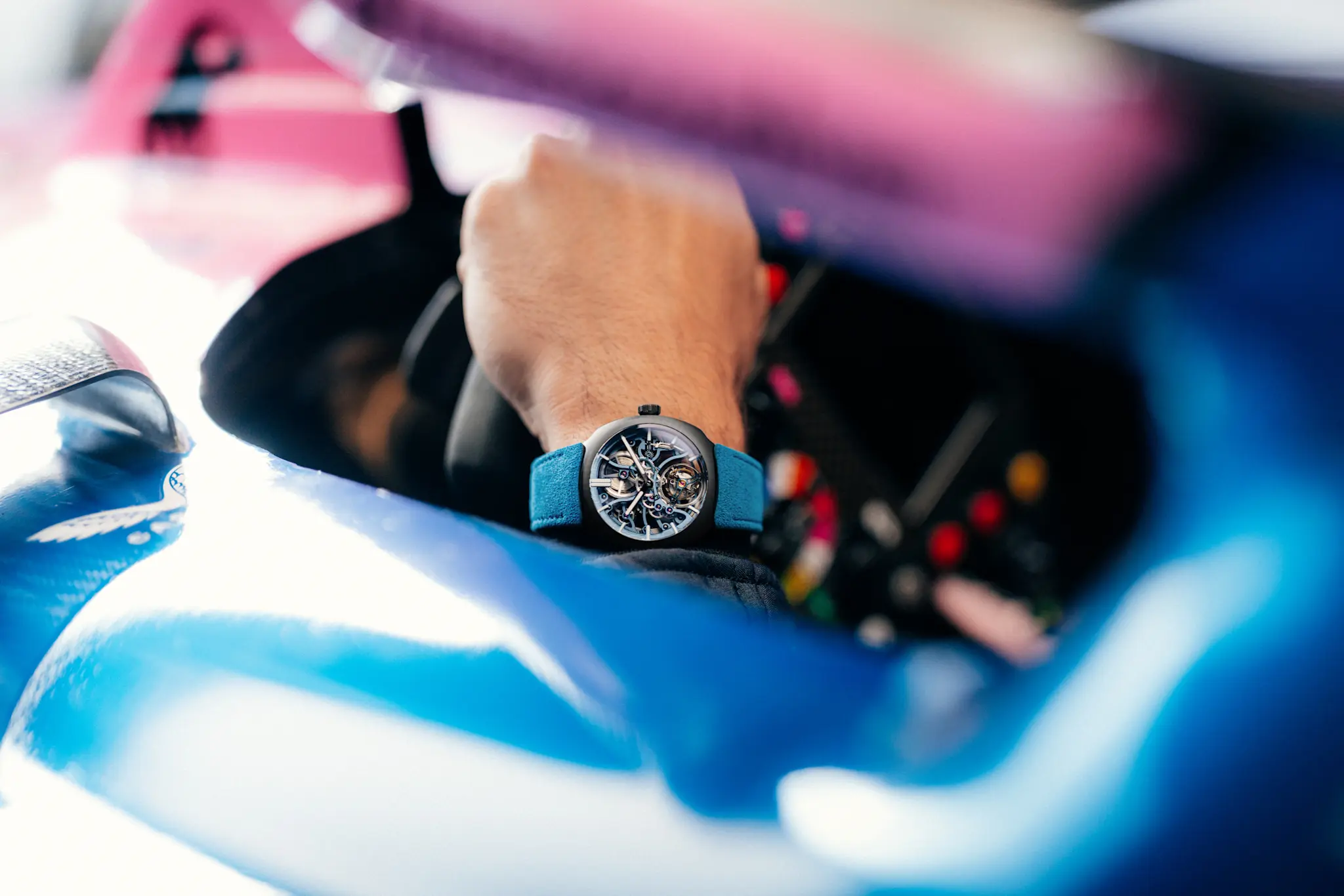 H. Moser & Cie Launch Third Collaborative Timepiece with Alpine Motorsports: The Streamliner Tourbillon Skeleton Ceramic Limited Edition - 4