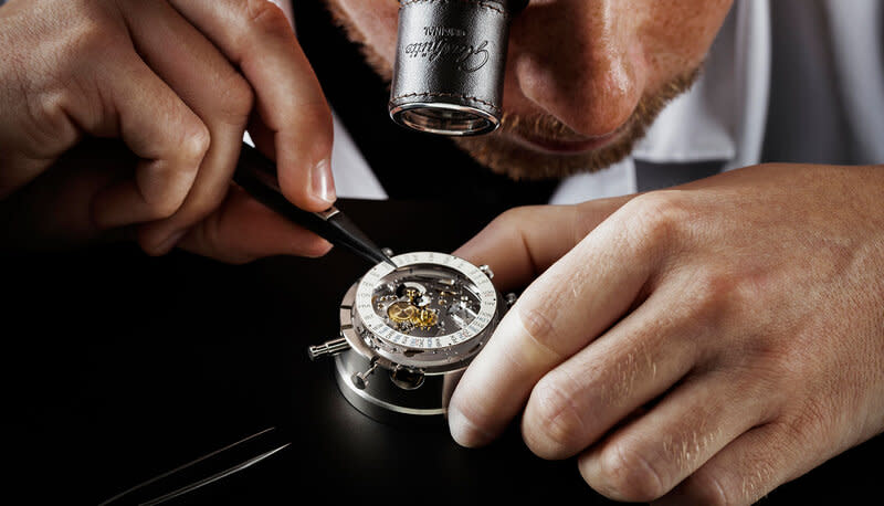 At Glashütte Original modern technology meets traditional craft skills and young talents meet long-time experience.