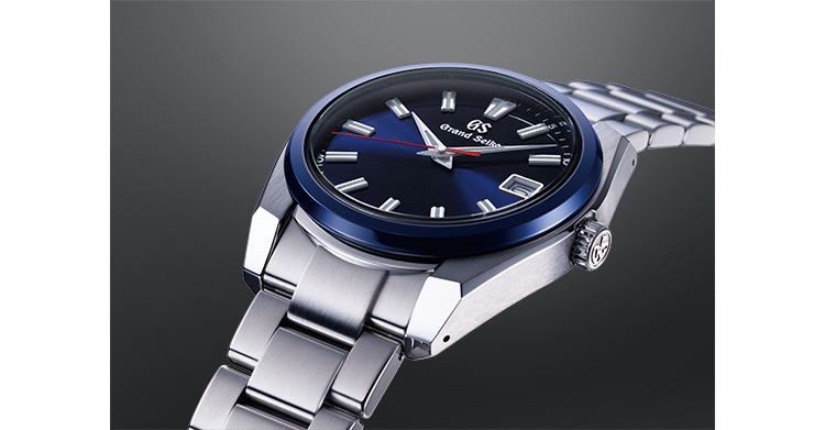 A sports design with a ceramic bezel