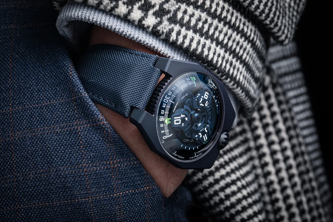 Urwerk UR-100V “Blue Planet”