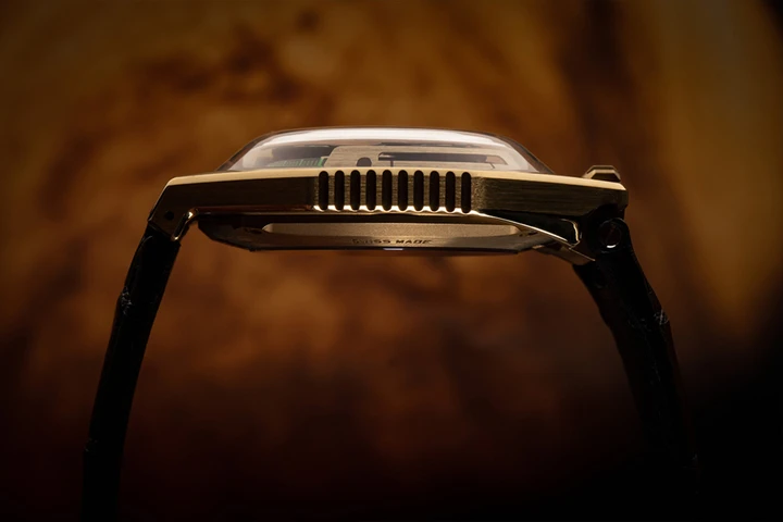 URWERK UR-100 GOLD EDITION