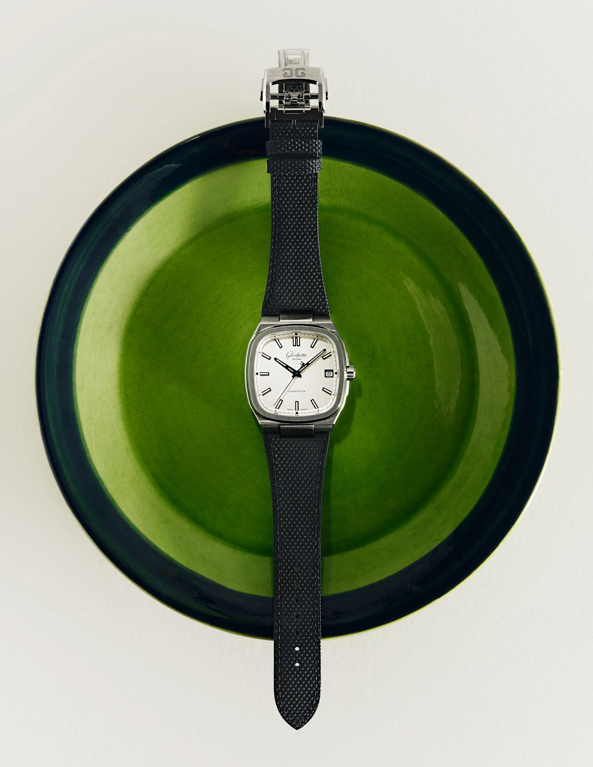 Glashütte Original presents a new line in the vintage collection that celebrates the magical charm of analogue: The 70s - 5