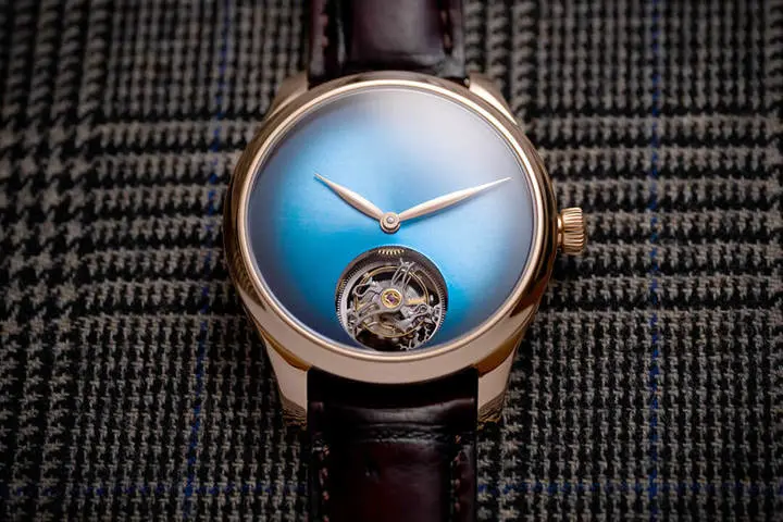 H. Moser & Cie. Endeavour Centre Seconds Concept blue fumé dial