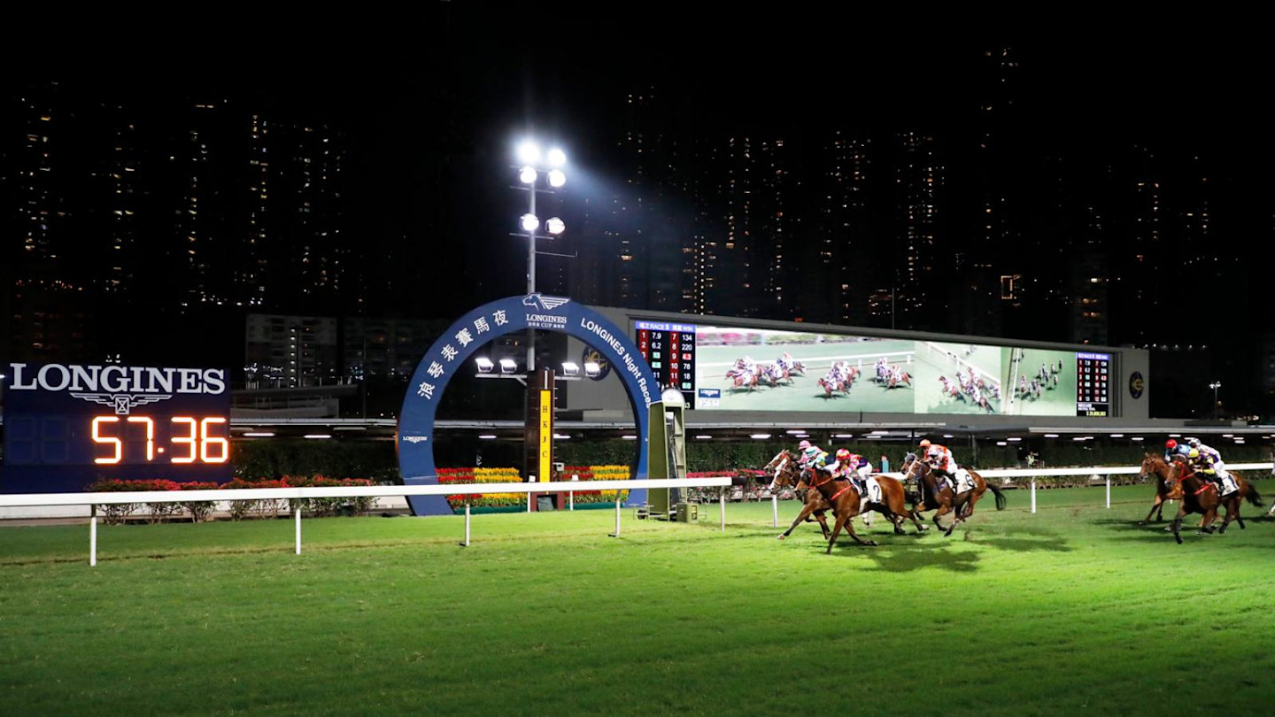 In flat racing, Longines is official partner and timekeeper to numerous prestigious events around the world embracing. 