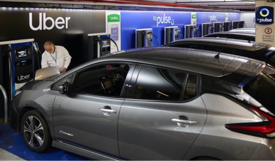 Our innovative EV Fleet Charging Hubs are convenient one-stop shops for comfort and charging in prime city locations. Power up, keep business moving and meet your renewable energy goals.
