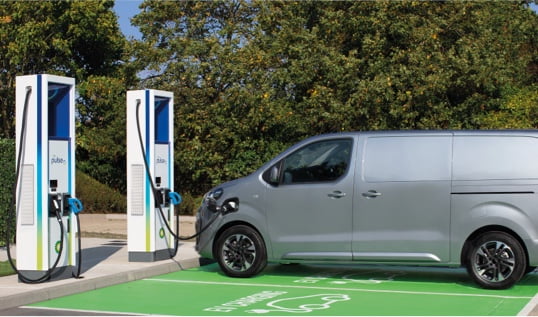 Eligible bp pulse Corporate customers will receive access to our innovative EV fleet Hubs. Please speak to your account manager or our new customer team for more info.