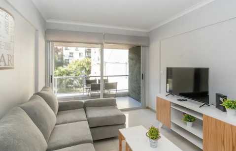 Sunny 2br Apartment with Balcony