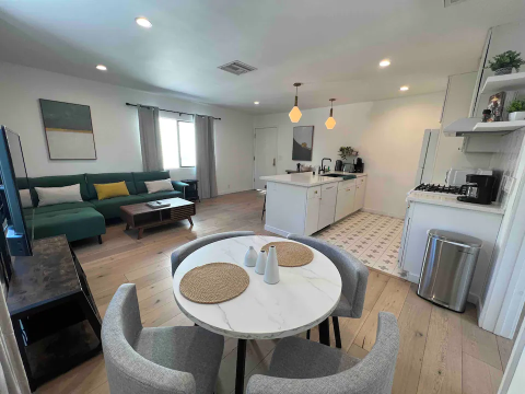 Modern Silverlake 1br