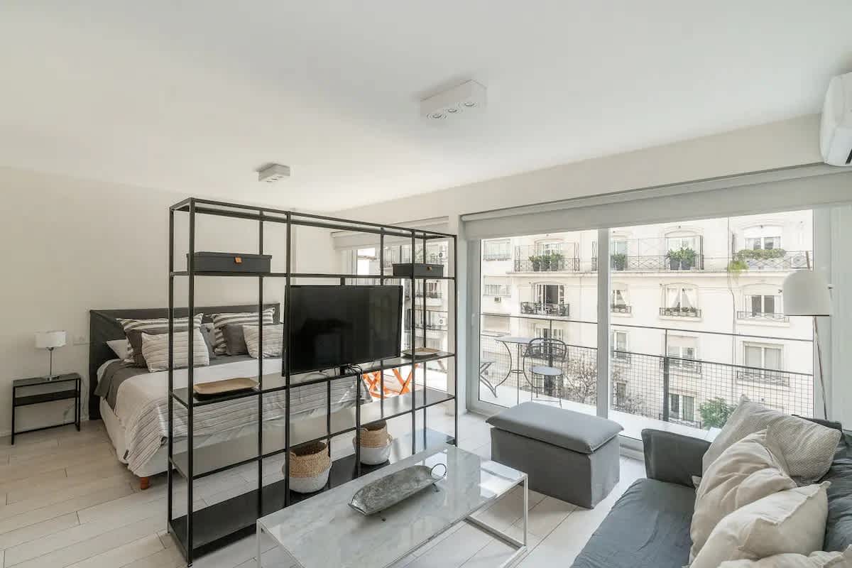 1br with Natural Light in Recoleta