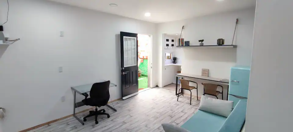 Cozy unit w/ private patio