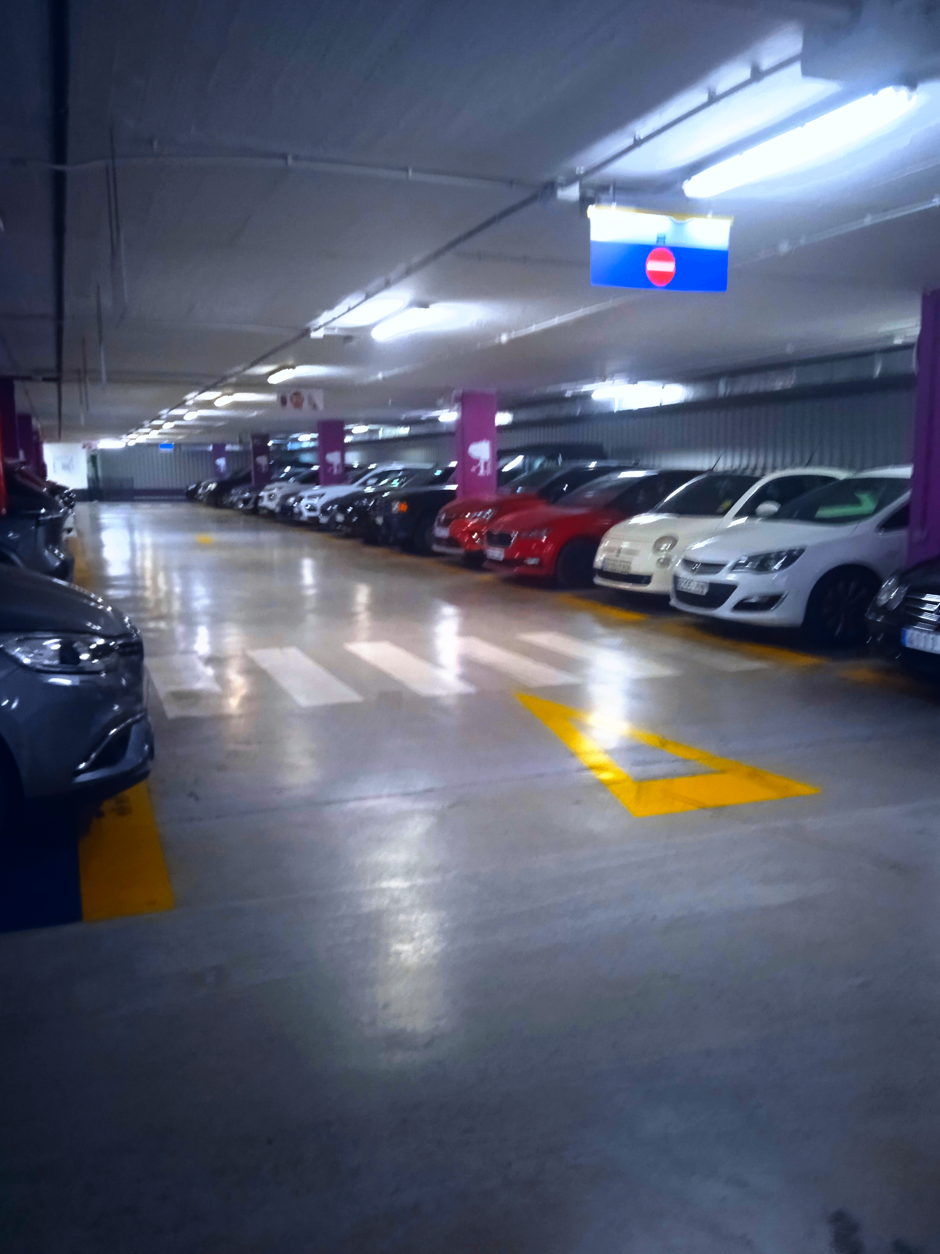 car park  close to monuments, shops and the cathedral, ideal for tourists.