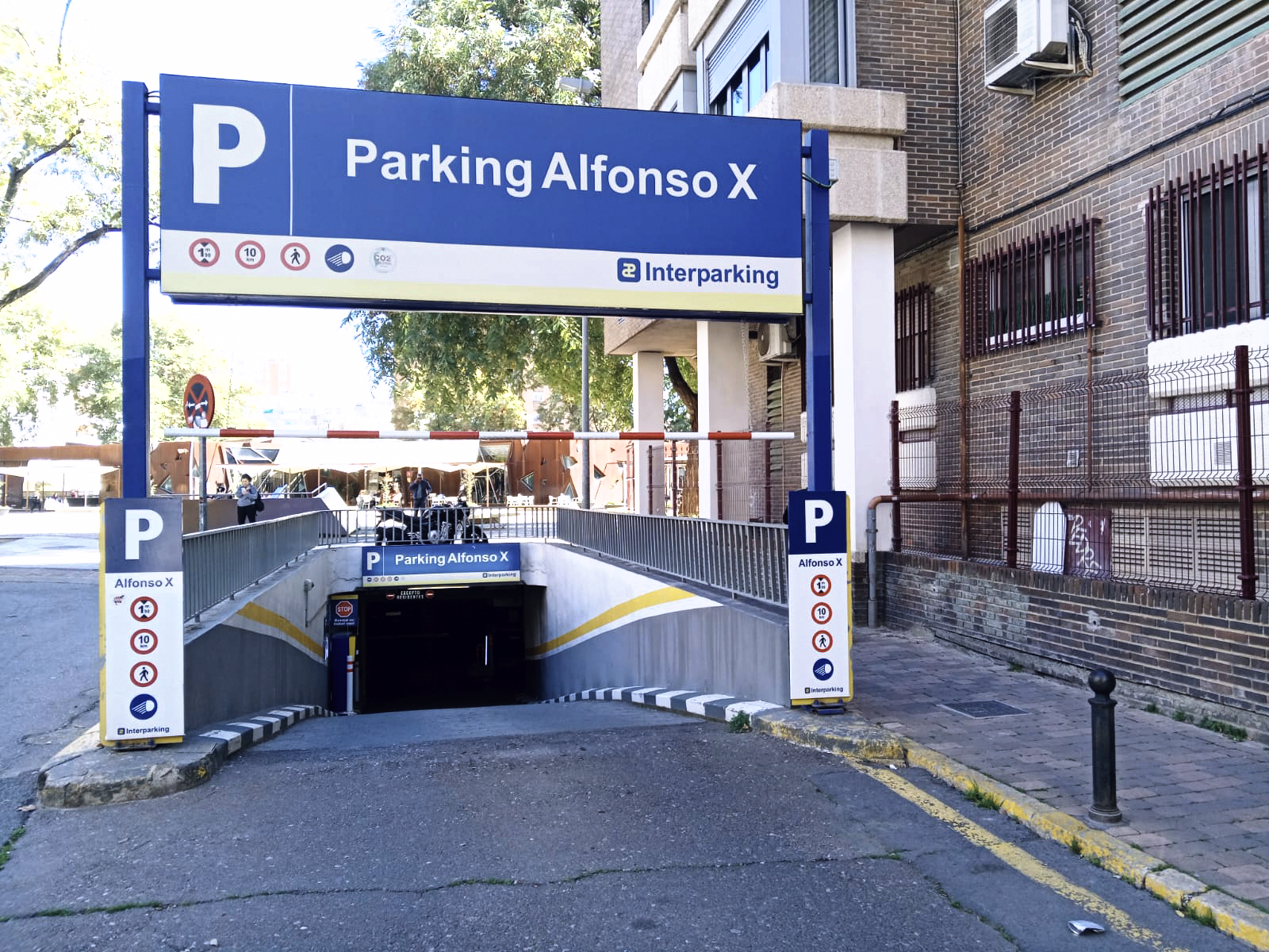 car park  right in the historic centre, ideal for visits and local tourism.