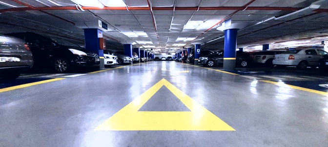 car park  close to monuments, shops and the cathedral, ideal for tourists.