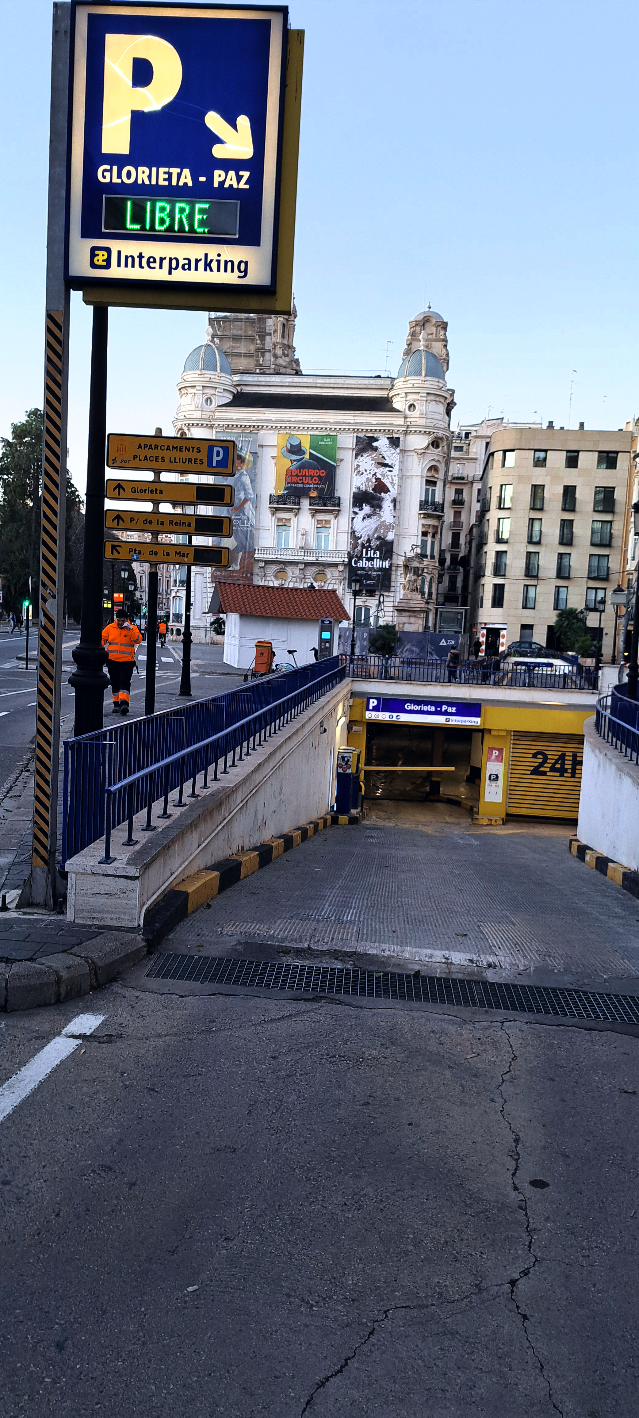 car park convenient, secure and ideally located near the city centre and healthcare services.