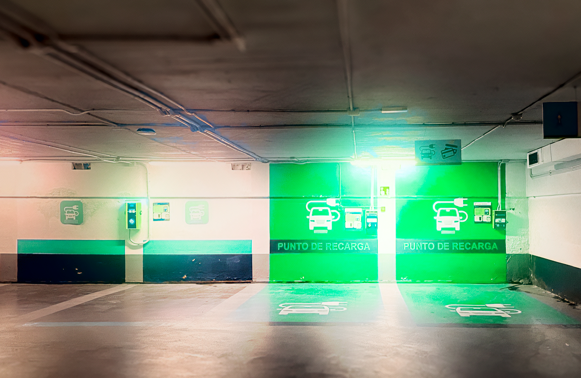 car park  close to monuments, shops and the cathedral, ideal for tourists.