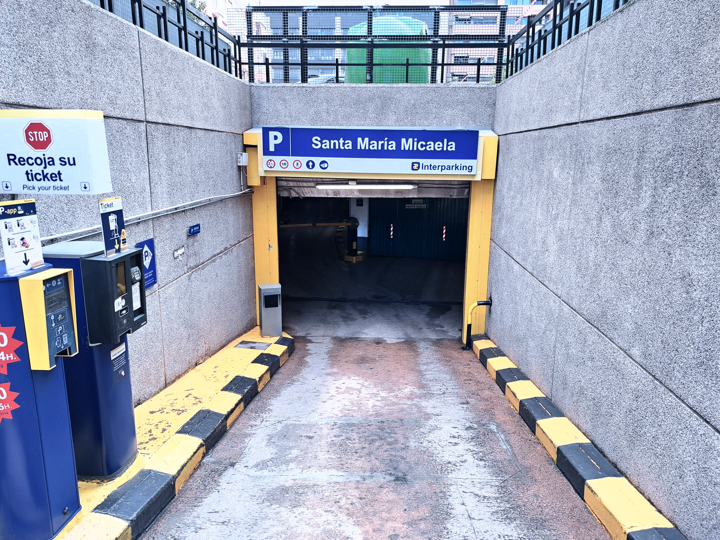 car park  right in the historic centre, ideal for visits and local tourism.