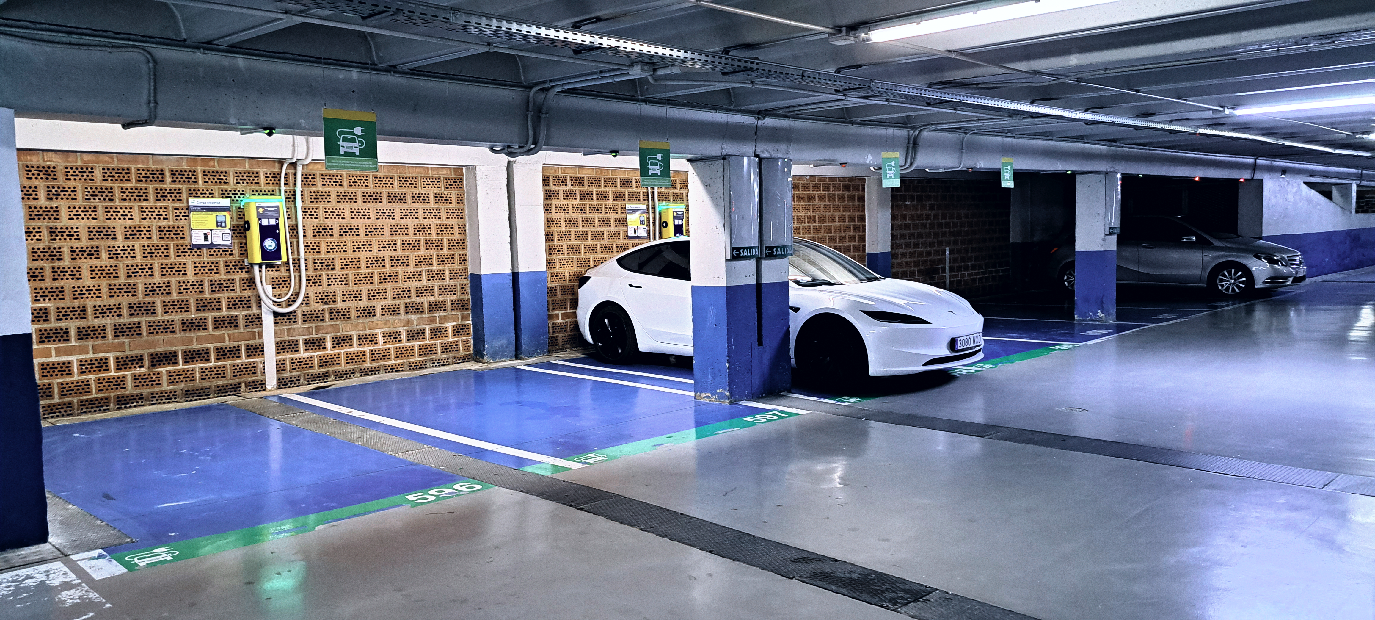 car park  right in the historic centre, ideal for visits and local tourism.