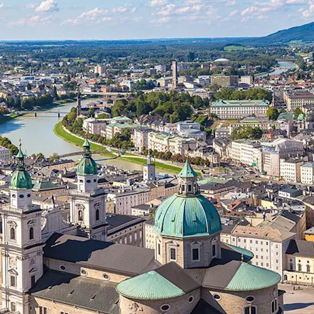 Parken in Österreich: Bild mit Panoramablick auf die Stadt Salzburg