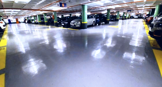 car park  close to monuments, shops and the cathedral, ideal for tourists.