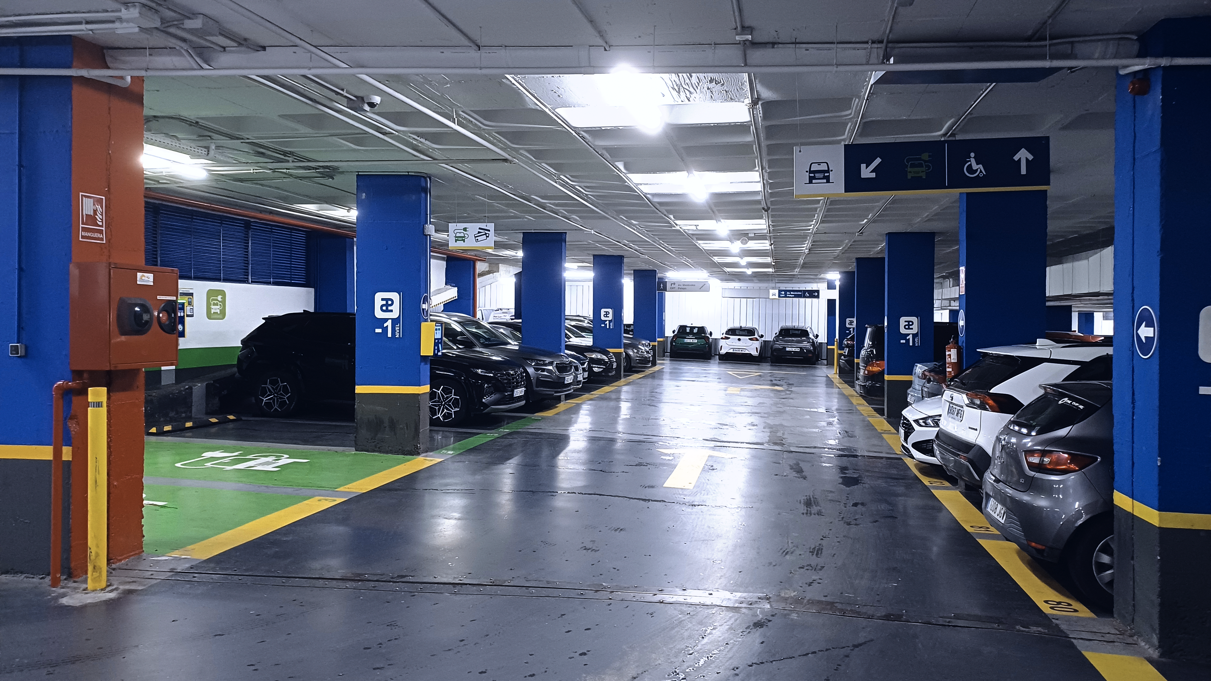 car park  right in the historic centre, ideal for visits and local tourism.