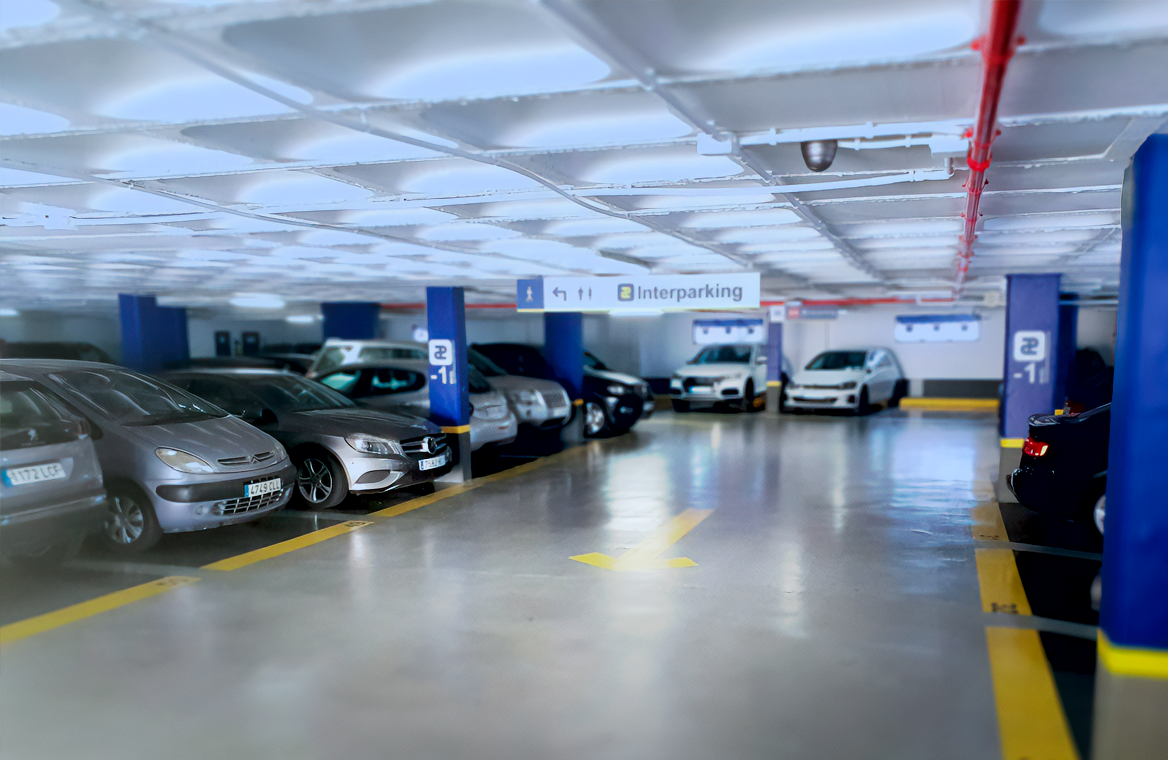 car park  close to monuments, shops and the cathedral, ideal for tourists.