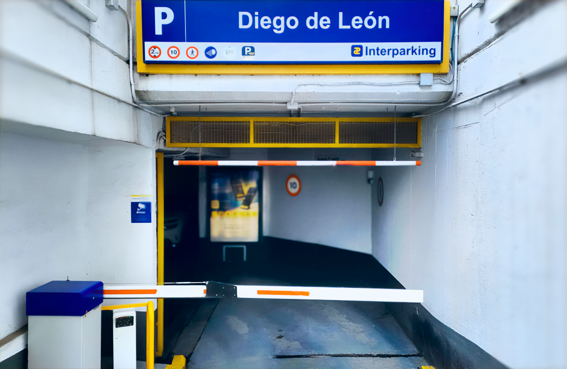 car park  right in the historic centre, ideal for visits and local tourism.