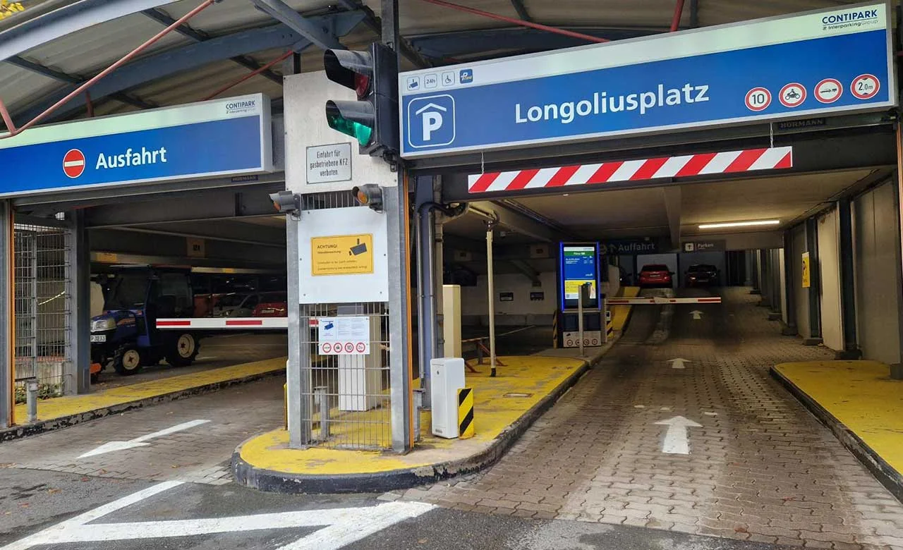 Parkhaus Longoliusplatz Einfahrt