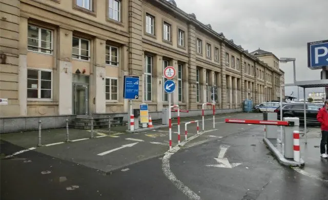 Parkplatz Hauptbahnhof Vorfahrt II in Frankfurt