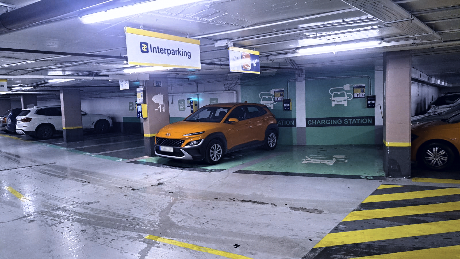 car park  right in the historic centre, ideal for visits and local tourism.