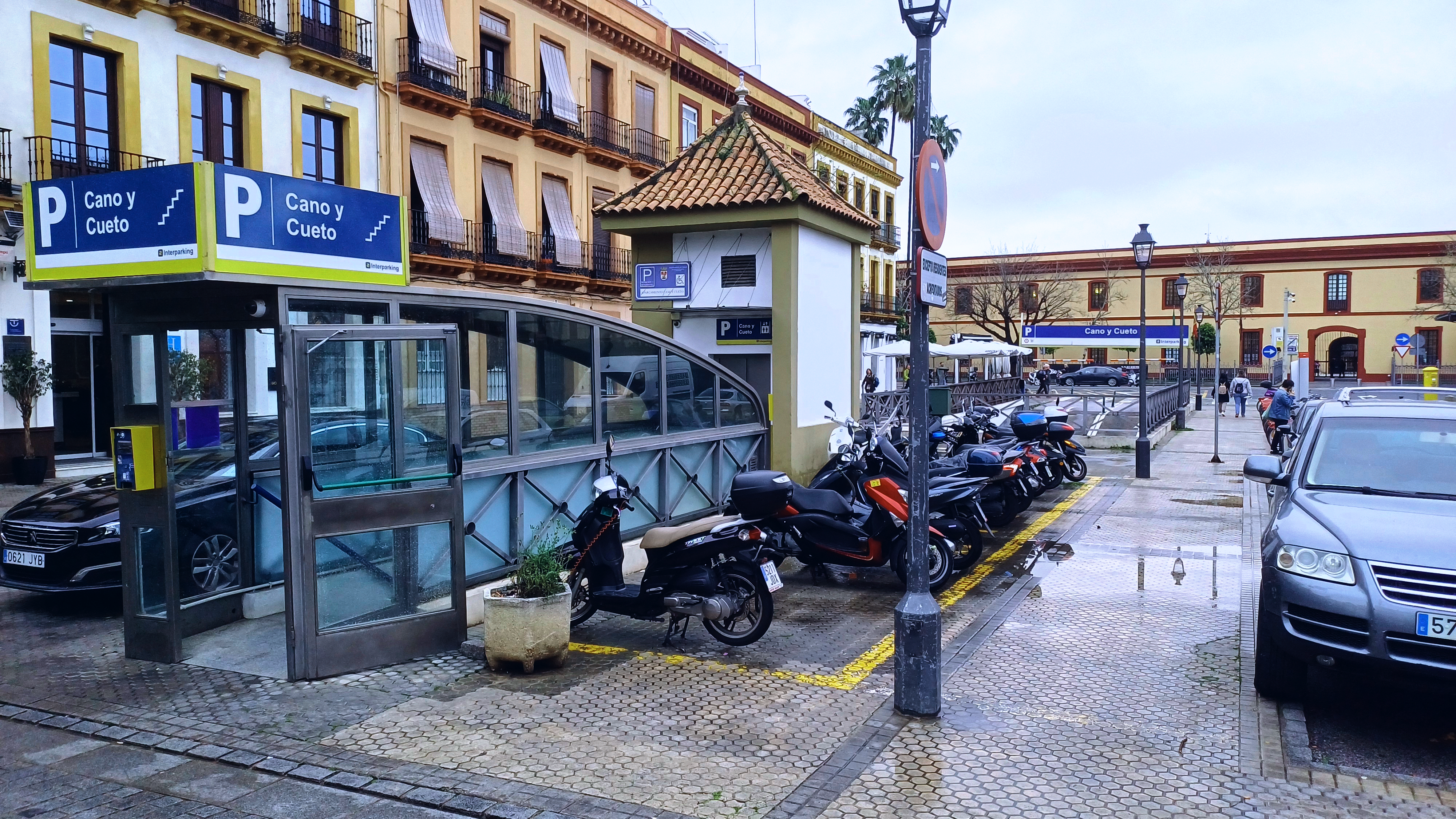 car park  right in the historic centre, ideal for visits and local tourism.