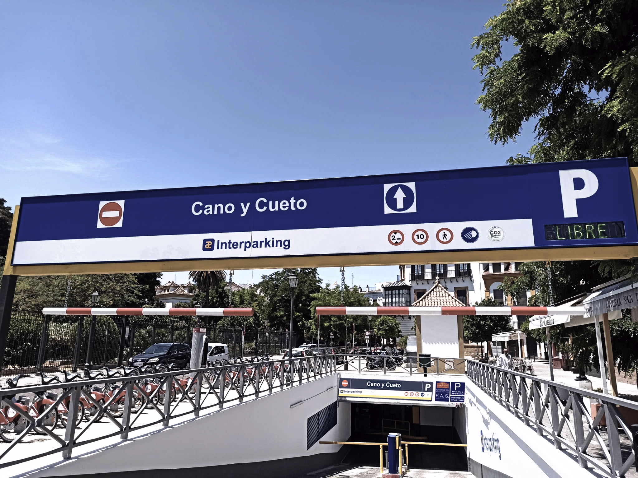 car park  right in the historic centre, ideal for visits and local tourism.