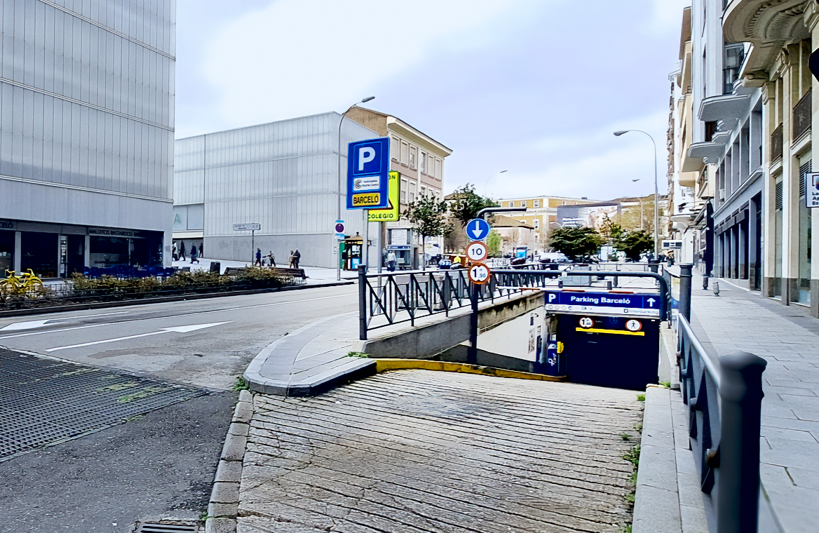 car park  right in the historic centre, ideal for visits and local tourism.
