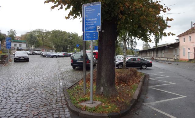 Parkplatz Bahnhof Vorderseite links in Bad Hersfeld
