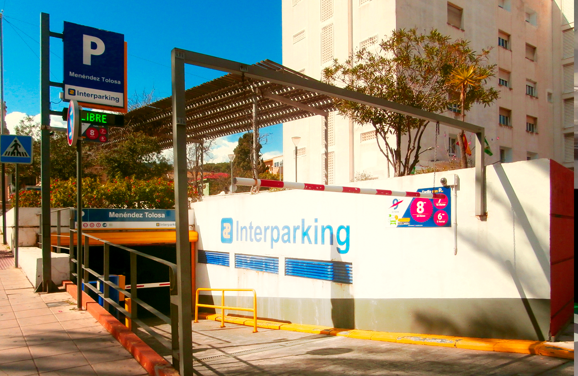 car park  right in the historic centre, ideal for visits and local tourism.