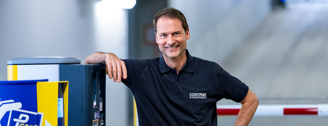 Mitarbeiter an einer Einfahrt